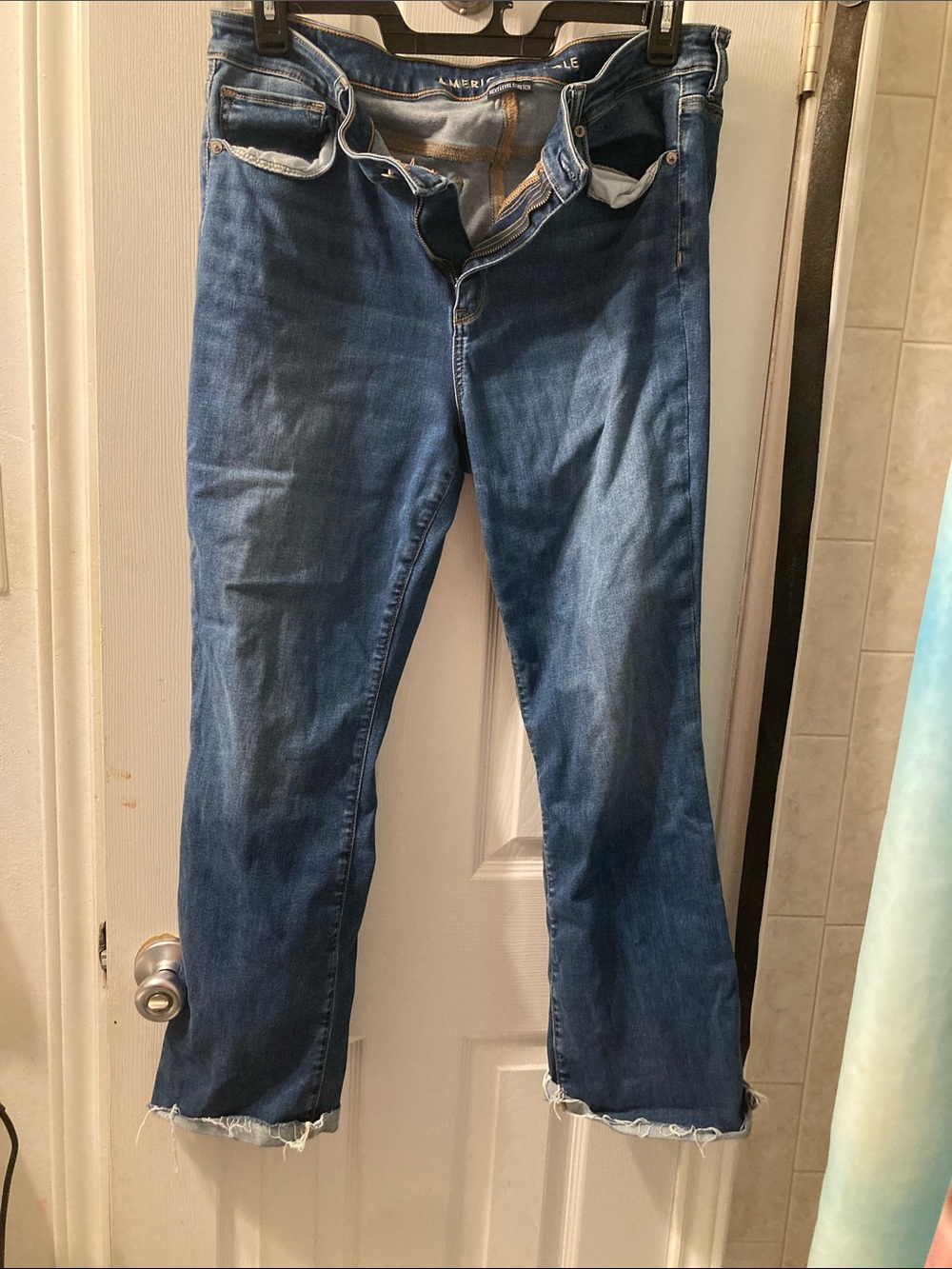 American Eagle Outfitters Women's Medium Blue Cropped Straight Jeans